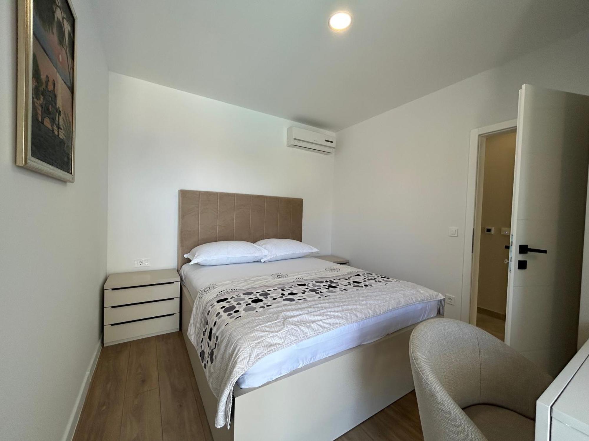 Petar With Pool And Sea View Apartment Makarska