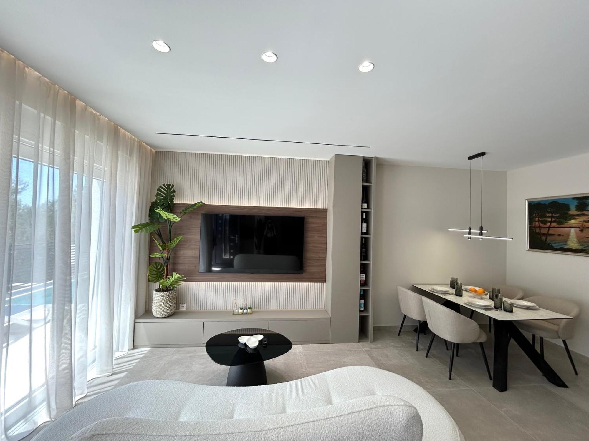 Apartment Petar With Pool And Sea View