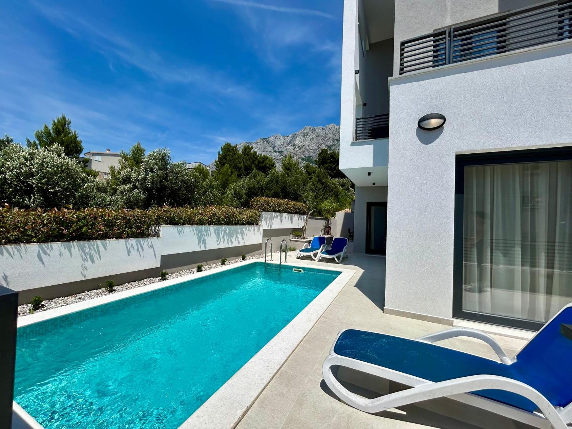 Petar With Pool And Sea View Apartment *