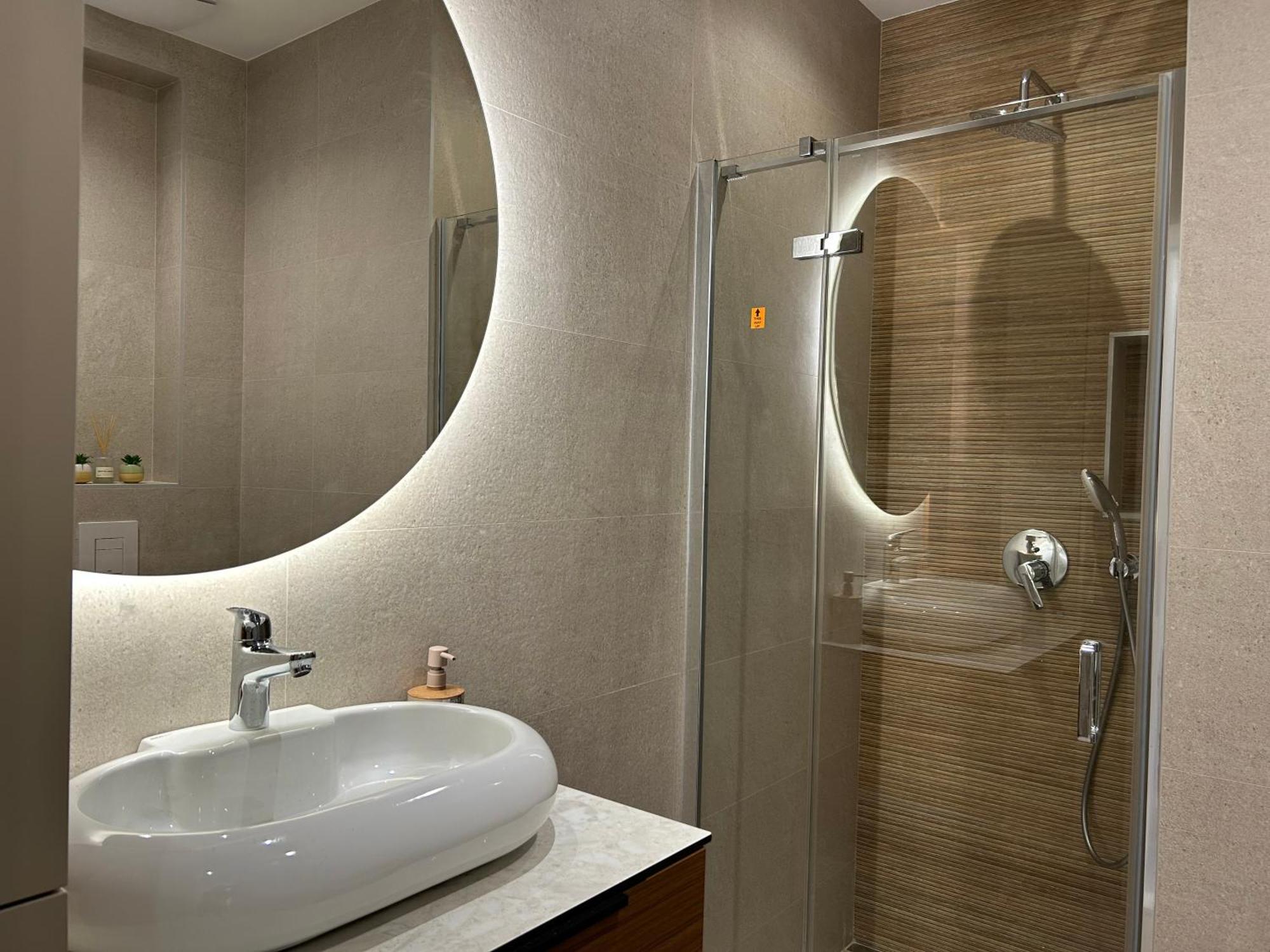 Petar With Pool And Sea View Apartment *